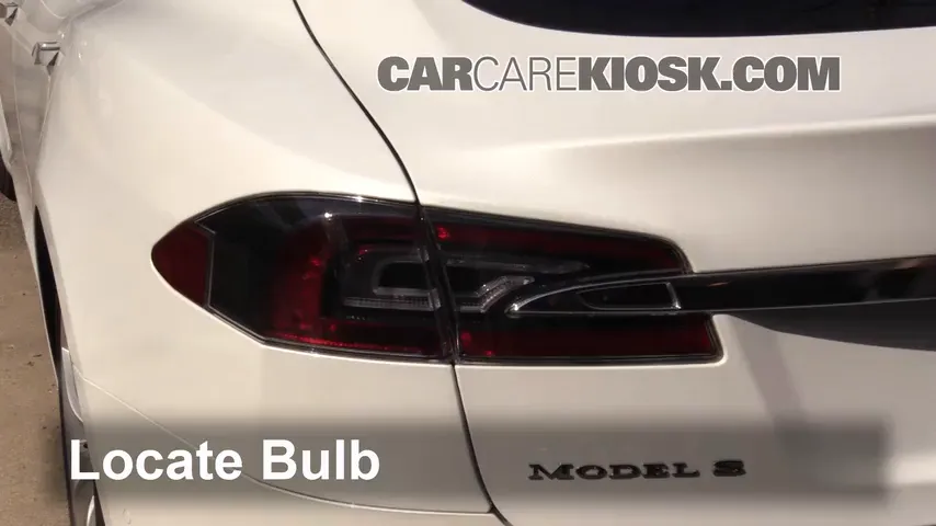 2017 Tesla S 90D Electric Éclairage Feux de marche arrière (remplacer une ampoule)